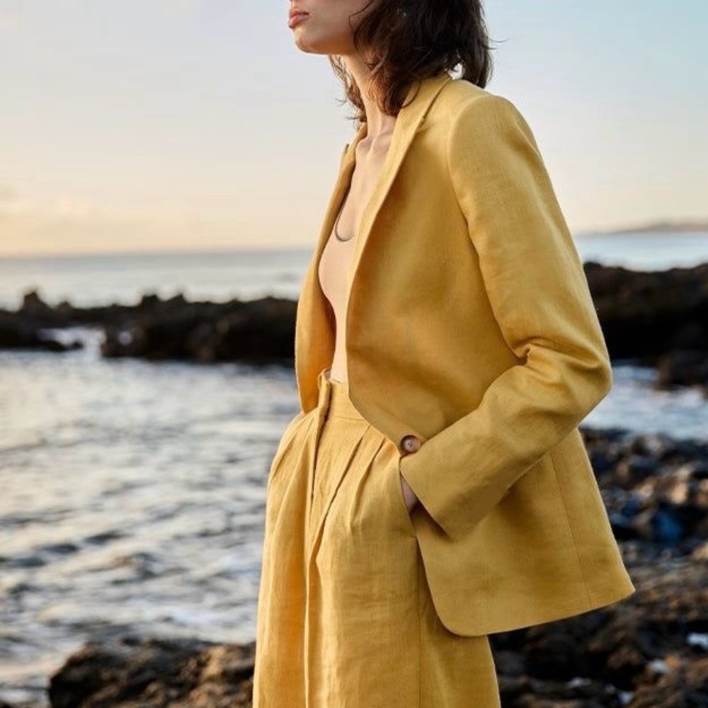 Kanga Paris 100% organic linen yellow notch collar longline blazer jacket. 💛